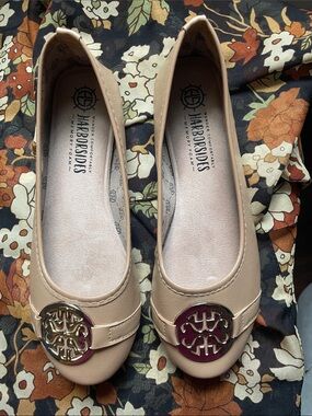 Harborsides Women’s Beige Ballet Flats with Decorative Emblem
